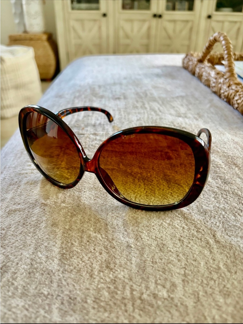 Source Unknown Tortoise Shell Sunglasses with Brown Gradient Lenses